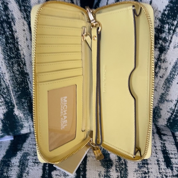 Michael Kors Jet Set Travel Lg Flat Multifunctional Phone Case-Wristlet-Wallet - Picture 5 of 16